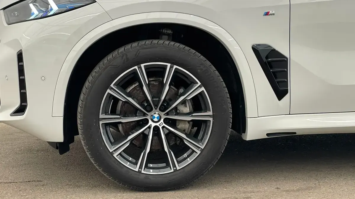 Używany BMW X5 Efficient Dynamics 286 KM (210 kW) 2025 Biały SUV