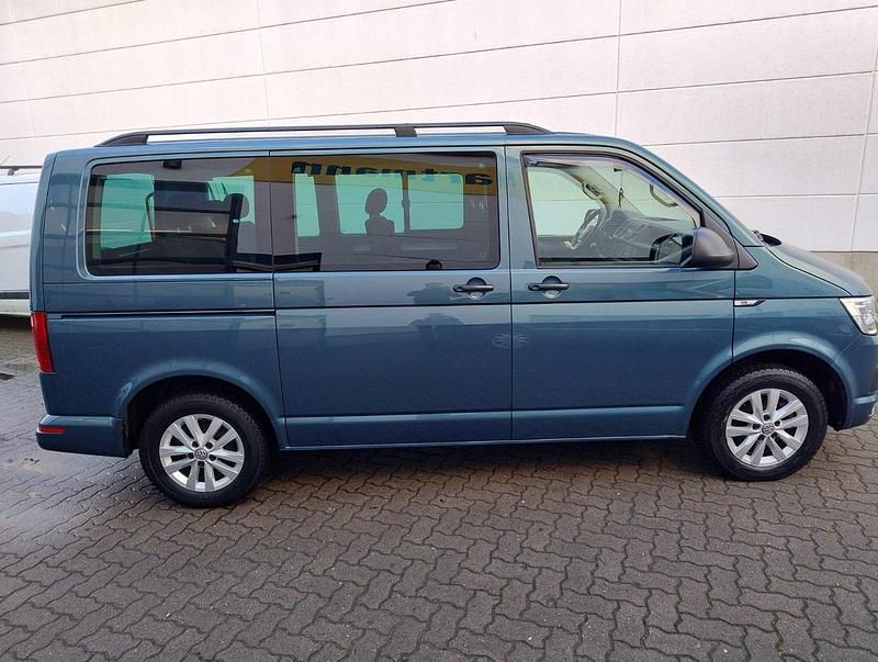 Gebraucht VW Multivan 150 PS (110 kW) 2019 Grün Van / Kleinbus