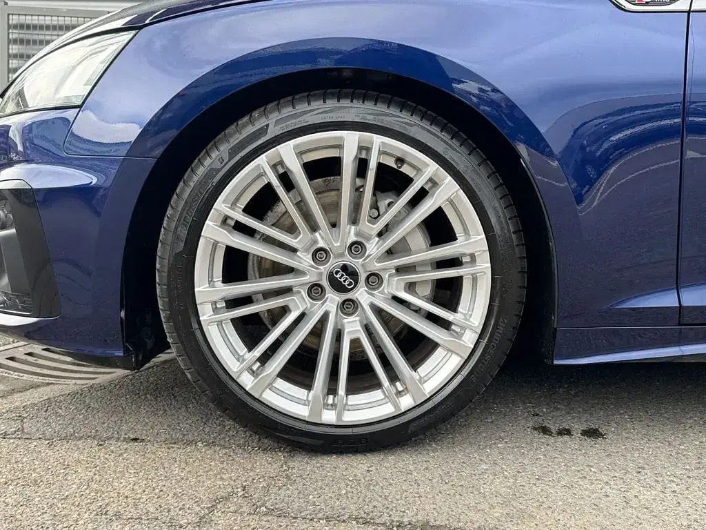 Gebraucht Audi A5 Sportback Ambiente 204 PS (150 kW) 2022 Navarrablau metallic Kleinwagen