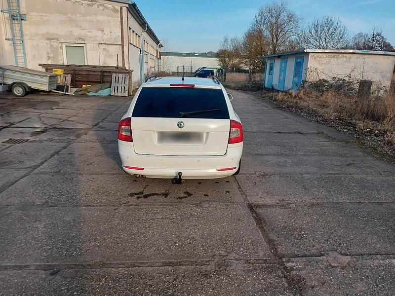 Gebraucht Skoda Octavia 160 PS (117 kW) 2011 Weiß Kombi