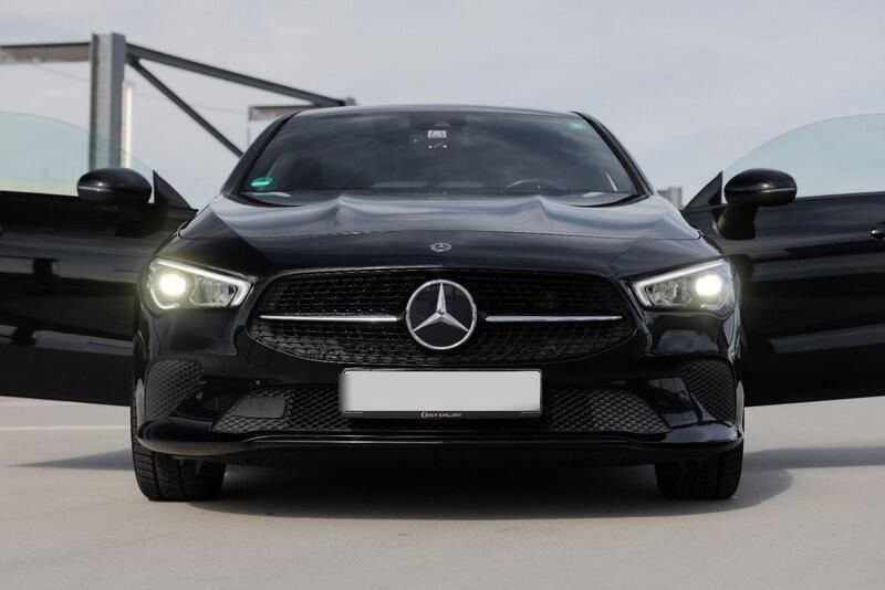Schwarz Gebraucht 2020 Mercedes CLA180 Limousine | 19.900 € (Superpreis) - Bild 1/4