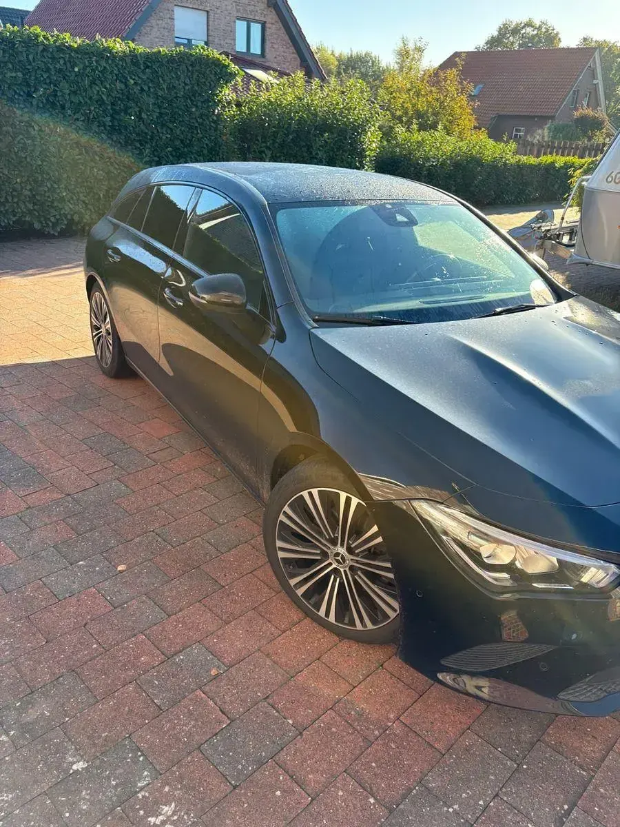 Gebraucht Mercedes CLA200 Shooting Brake 150 PS (110 kW) 2022 Schwarz Kombi