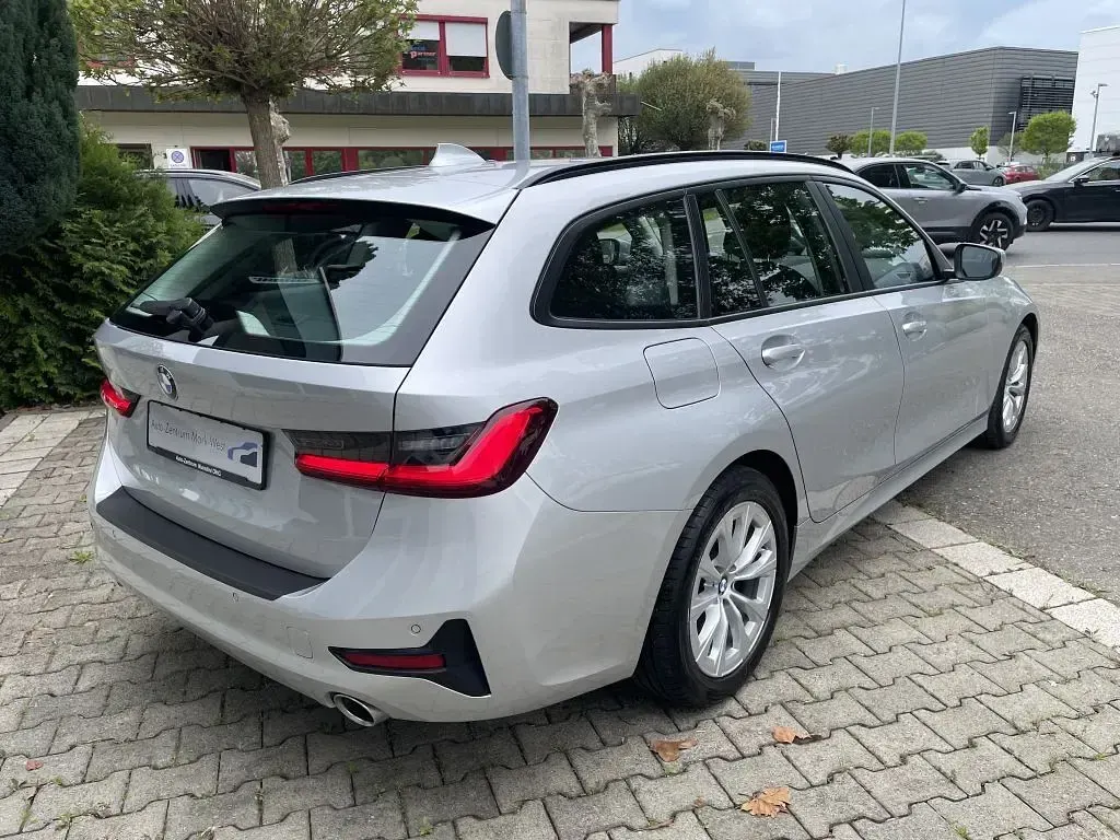 Gebraucht BMW 320 190 PS (139 kW) 2021 Glaciersilber metallic Kombi
