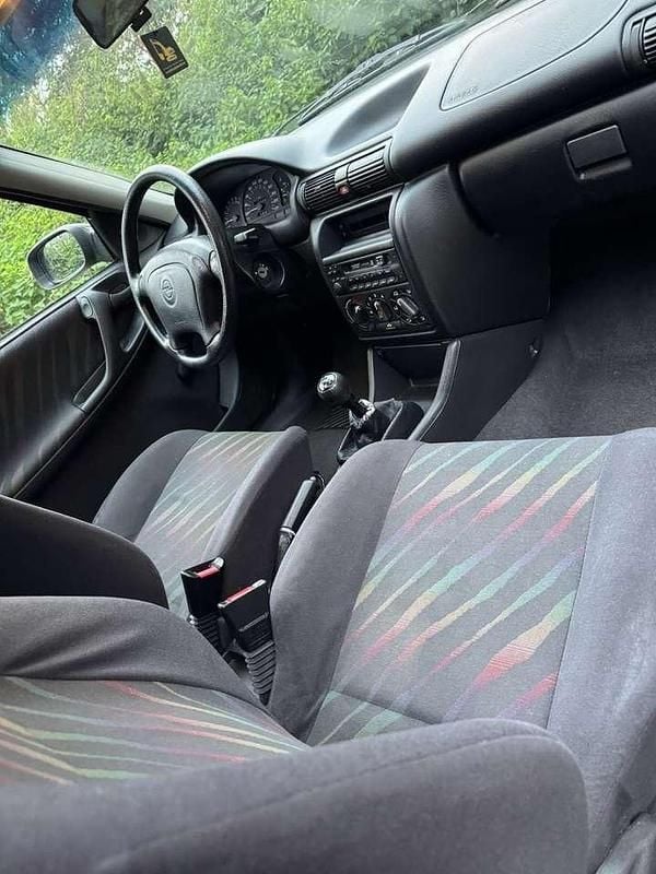 Gebraucht Opel Astra 60 PS (44 kW) 1998 Schwarz Kleinwagen