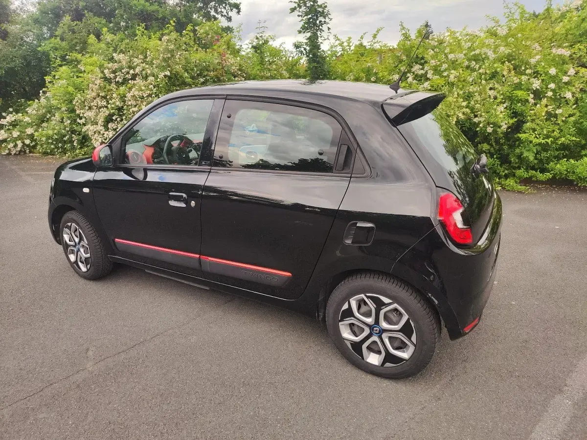 Gebraucht Renault Twingo 60 kW (82 PS) 2021 Schwarz Kleinwagen