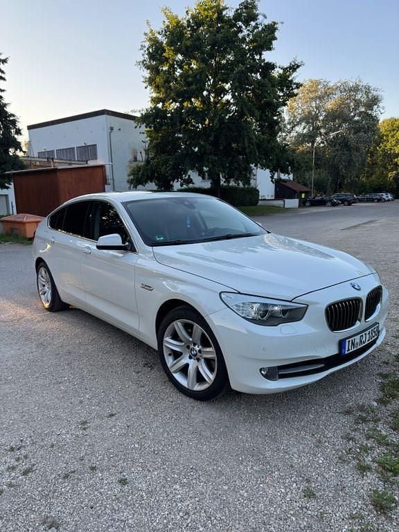 Weiß Gebraucht 2012 BMW 530 Gran Turismo Sport Line Limousine | 11.500 € (Guter Preis) - Bild 1/4