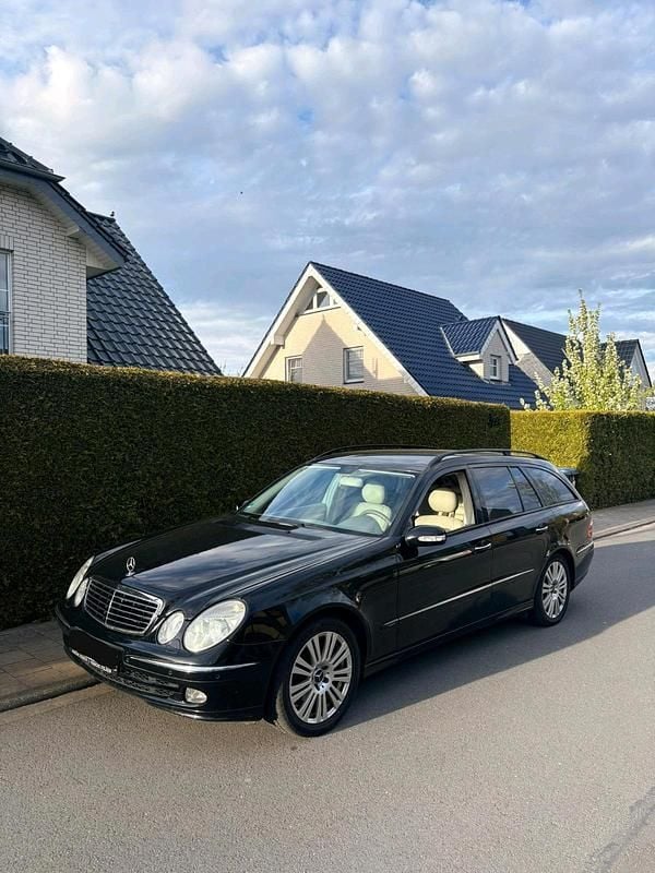 Gebraucht Mercedes E240 177 PS (130 kW) 2004 Schwarz Kombi
