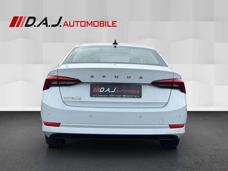 Gebraucht Skoda Octavia Active 116 PS (85 kW) 2022 Weiß Limousine