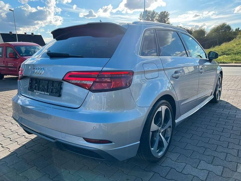 Silber Gebraucht 2017 Audi A3 Sportback S-Line Limousine | 17.990 € (Fairer Preis) - Bild 1/4