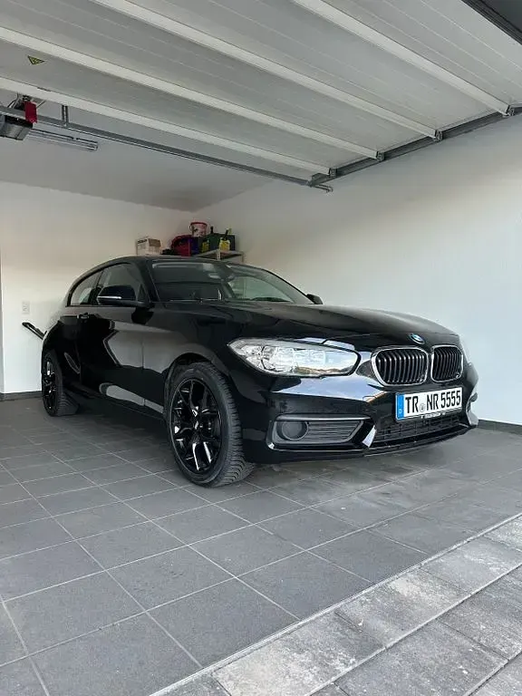 Gebraucht BMW 116 109 PS (80 kW) 2016 Schwarz Kleinwagen