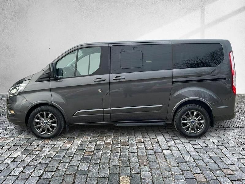 Gebraucht Ford Tourneo Titanium 185 PS (136 kW) 2022 Magneticgrau metallic Van / Kleinbus