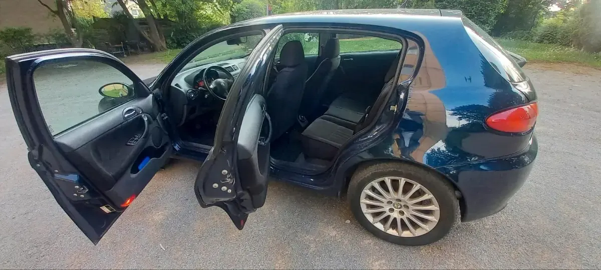 Gebraucht Alfa Romeo 147 109 PS (80 kW) 2010 Blau Kleinwagen