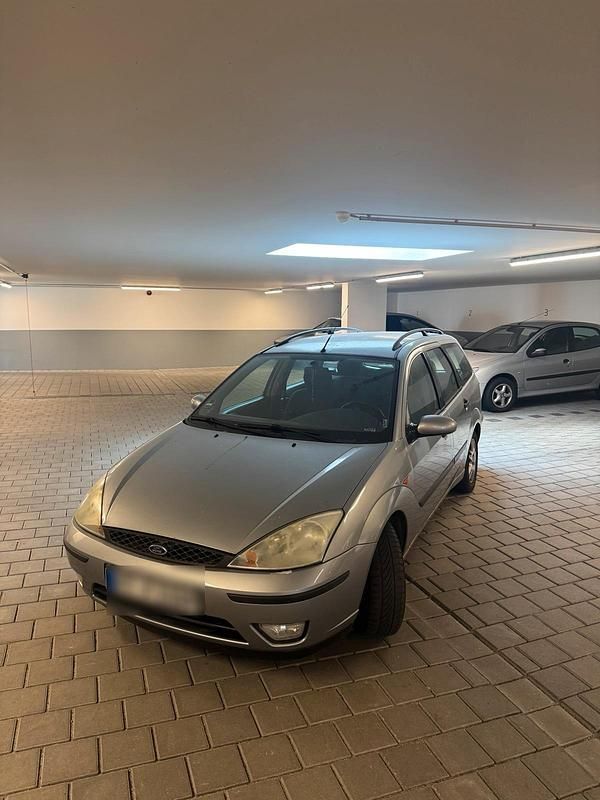 Silber Gebraucht 2004 Ford Focus Kombi | 500 € (Superpreis) - Bild 1/4