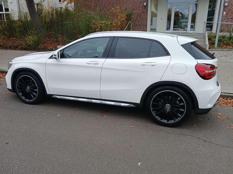 Gebraucht Mercedes GLA220 Style 170 PS (125 kW) 2018 Weiß SUV