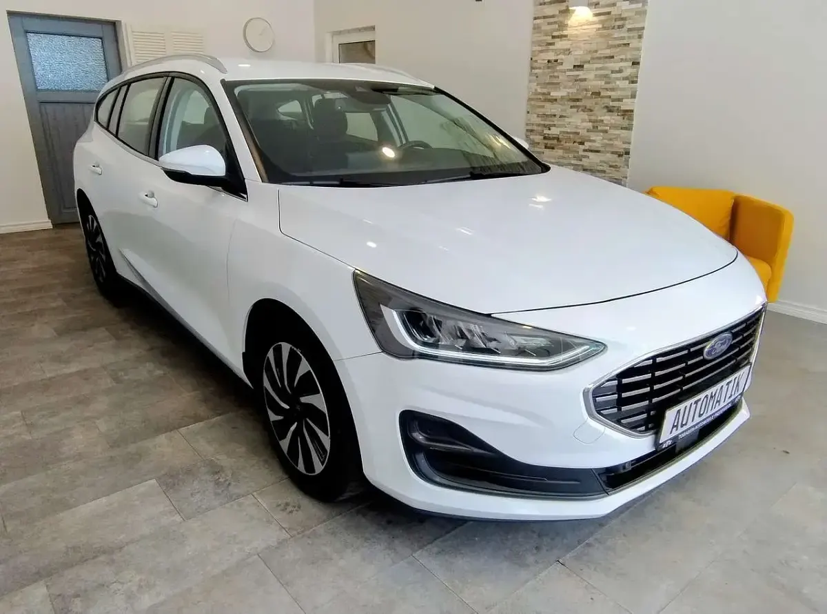 Gebraucht Ford Focus 120 PS (88 kW) 2023 Frostweiß Kombi