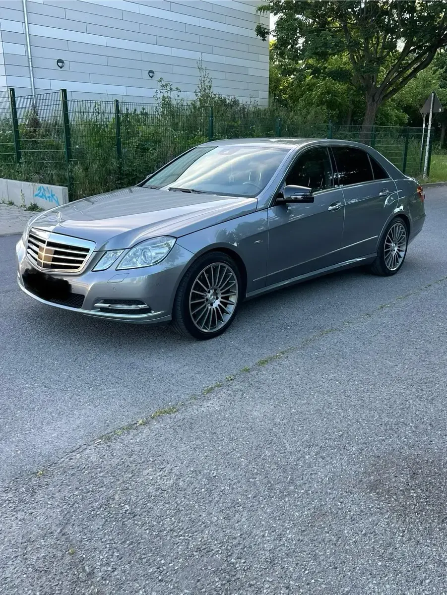 Gebraucht Mercedes E350 265 PS (194 kW) 2012 Silber Limousine