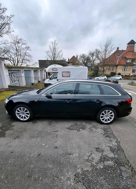 Gebraucht Audi A4 Sport 150 PS (110 kW) 2018 Schwarz Kombi