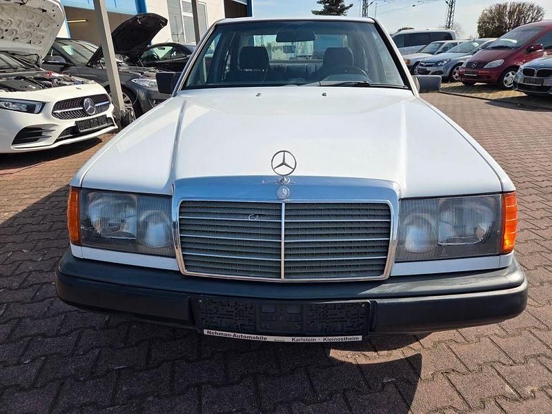 Brugt Mercedes E200 75 HK (55 kW) 1989 Hvid Sedan