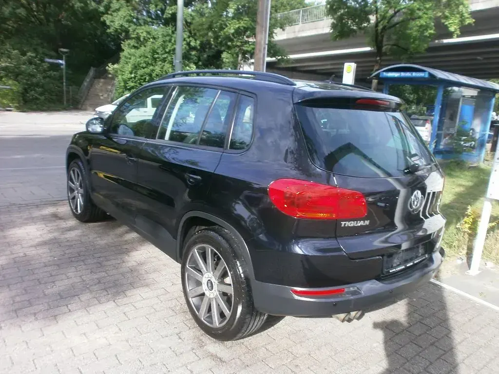 Gebraucht VW Tiguan Trendline 140 PS (102 kW) 2015 Schwarz SUV
