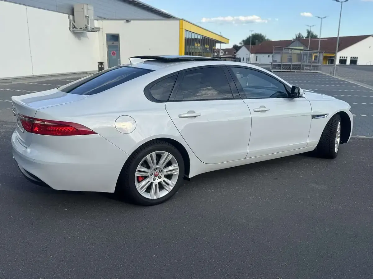 Gebraucht Jaguar XF Prestige 179 PS (131 kW) 2017 Limousine
