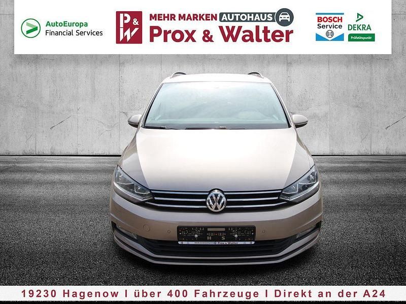 Titanium beige metallic Gebraucht 2016 VW Touran Comfortline Van / Kleinbus | 14.900 € (Fairer Preis) - Bild 1/4