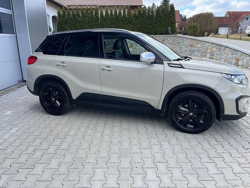Gebraucht Suzuki Vitara 140 PS (102 kW) 2017 Beige SUV