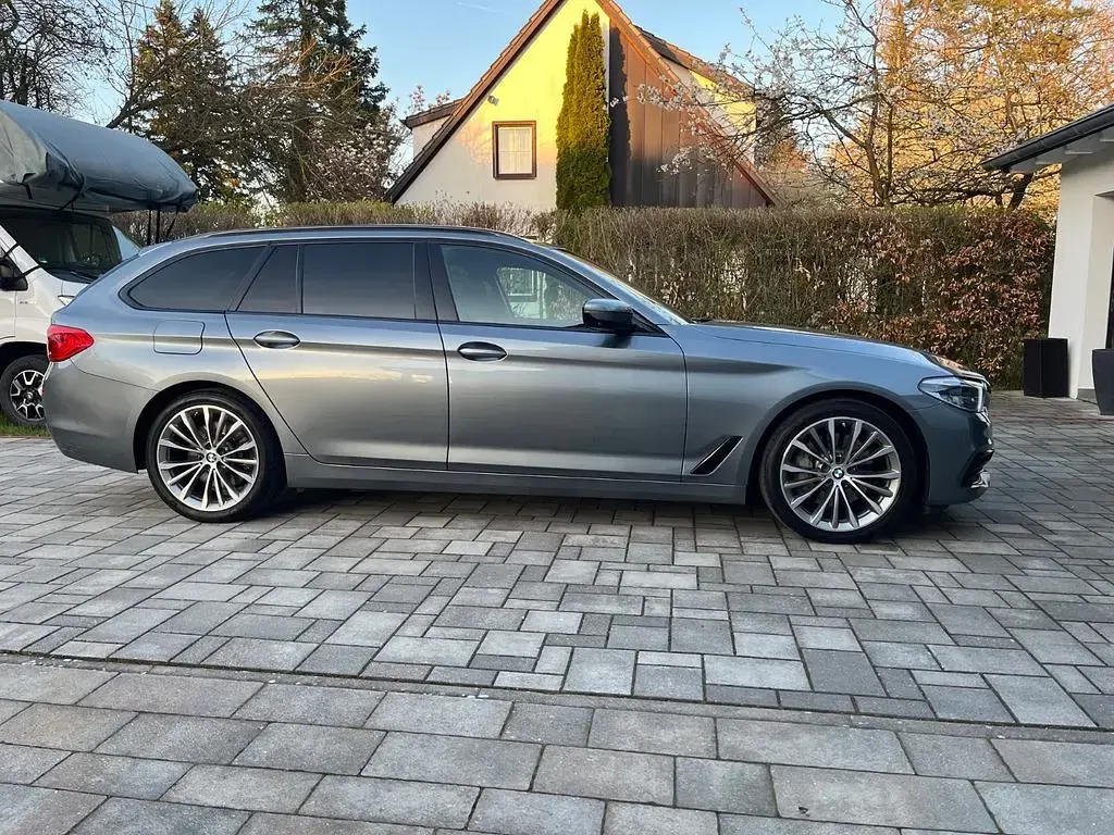 Gebraucht BMW 530 Sport Line 265 PS (194 kW) 2018 Grau Kombi