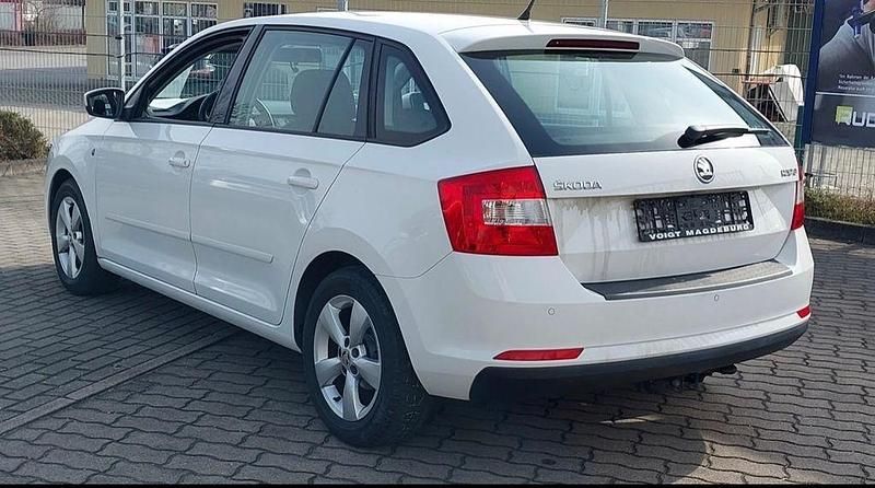 Gebraucht Skoda Rapid Ambition 105 PS (77 kW) 2015 Weiß Kleinwagen
