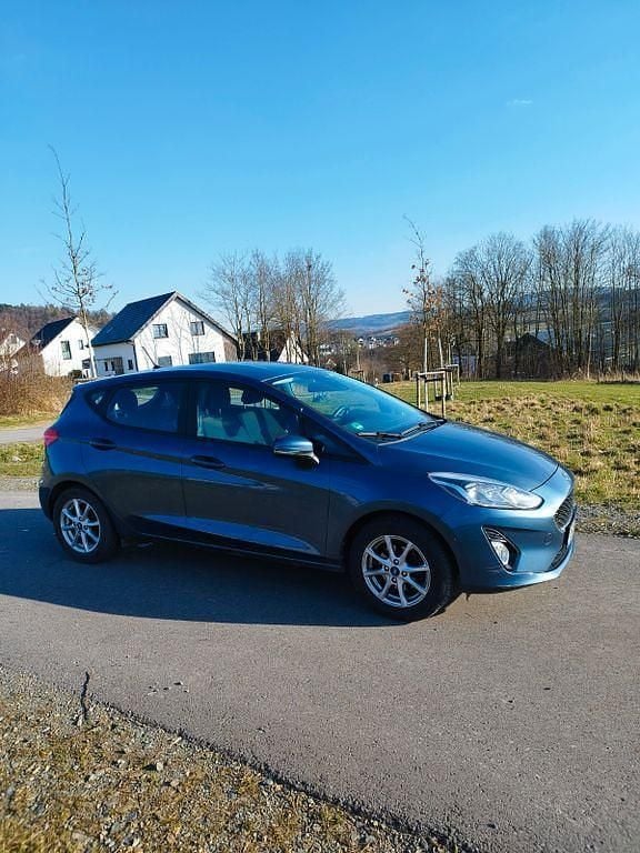 Gebraucht Ford Fiesta Cool & Connect 101 PS (74 kW) 2019 Blau Kleinwagen