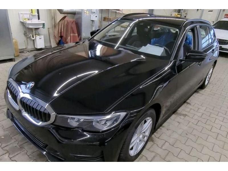Gebraucht BMW 318 Advantage 150 PS (110 kW) 2022 Schwarz ii/bonnet fluid black Kombi