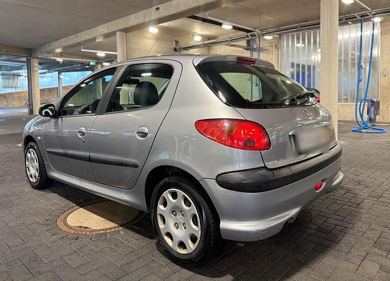 Gebraucht Peugeot 206 75 PS (55 kW) 2005 Grau Kleinwagen