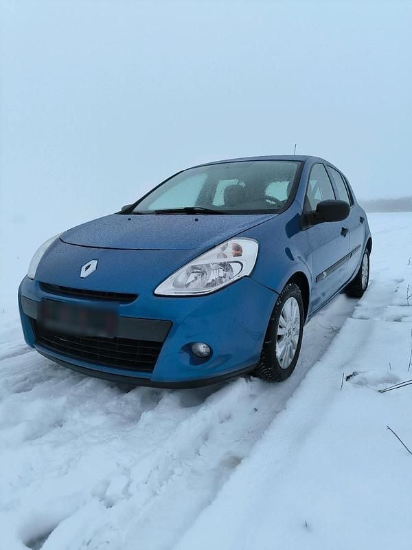 Blau Gebraucht 2009 Renault Clio III Collection Limousine | 3.250 € (Fairer Preis) - Bild 1/4