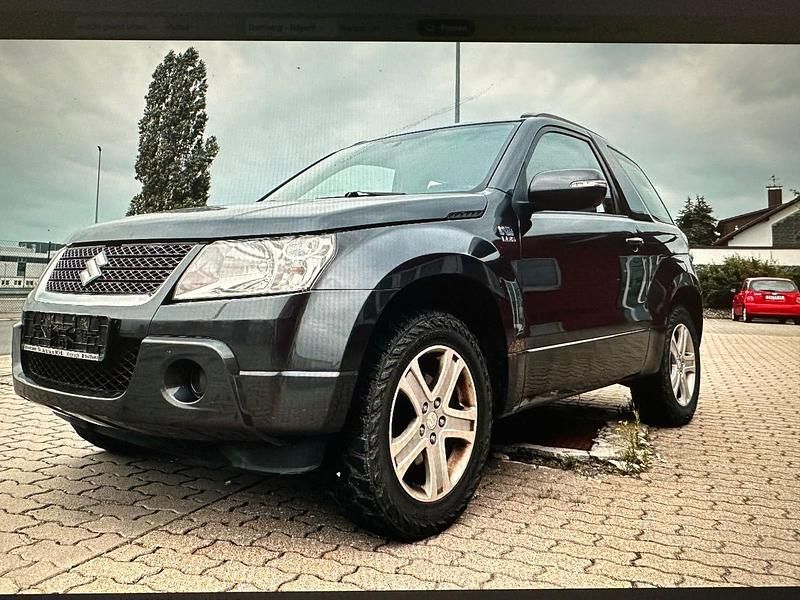 Braun Gebraucht 2010 Suzuki Grand Vitara SUV | 5.300 € (Guter Preis) - Bild 1/4