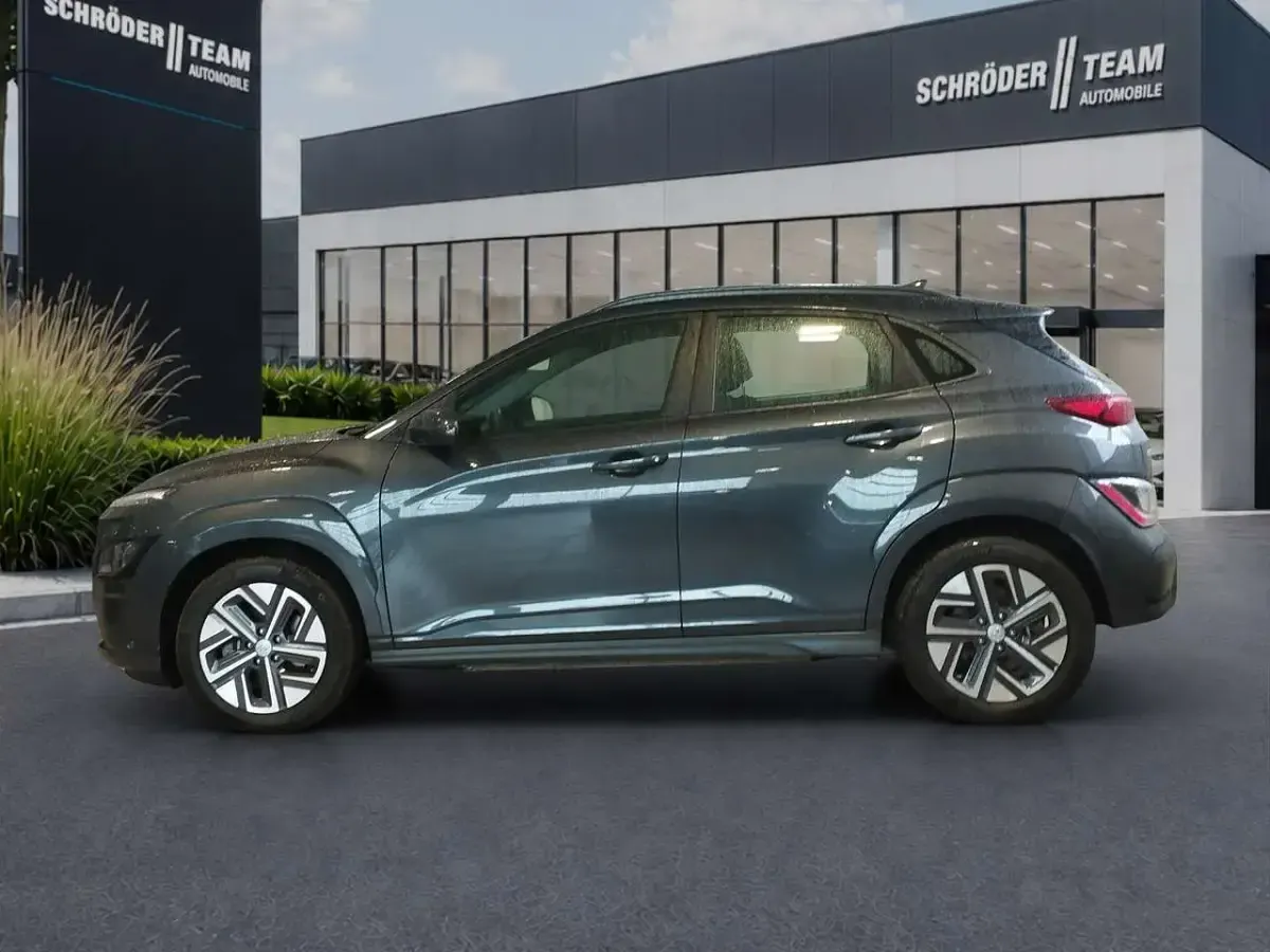 Gebraucht Hyundai Kona Select 100 kW (136 PS) 2022 Dark knight SUV