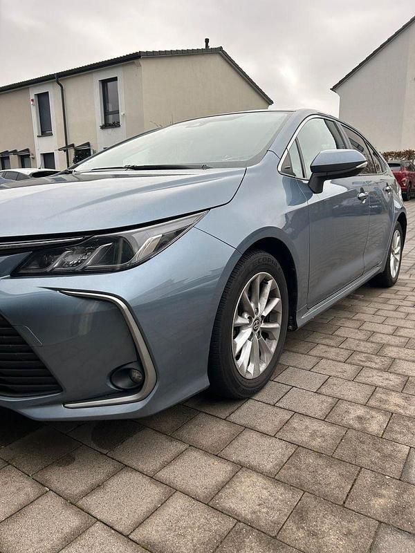 Blau Gebraucht 2020 Toyota Corolla Limousine | 16.200 € (Guter Preis) - Bild 1/4