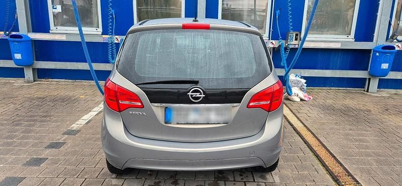 Gebraucht Opel Meriva Design Edition 101 PS (74 kW) 2011 Braun Van / Kleinbus