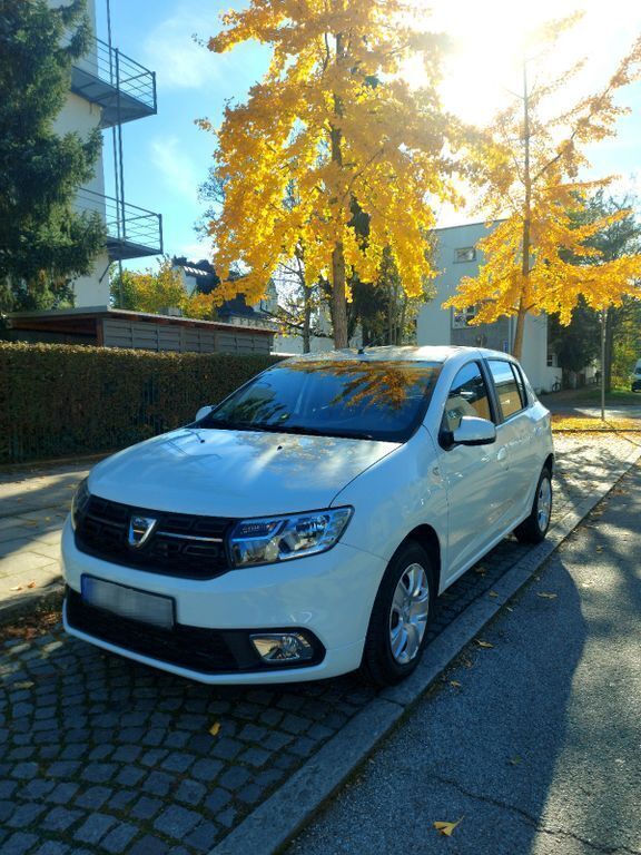 Weiß Gebraucht 2017 Dacia Sandero Lauréate Kleinwagen | 7.500 € (Superpreis) - Bild 1/4