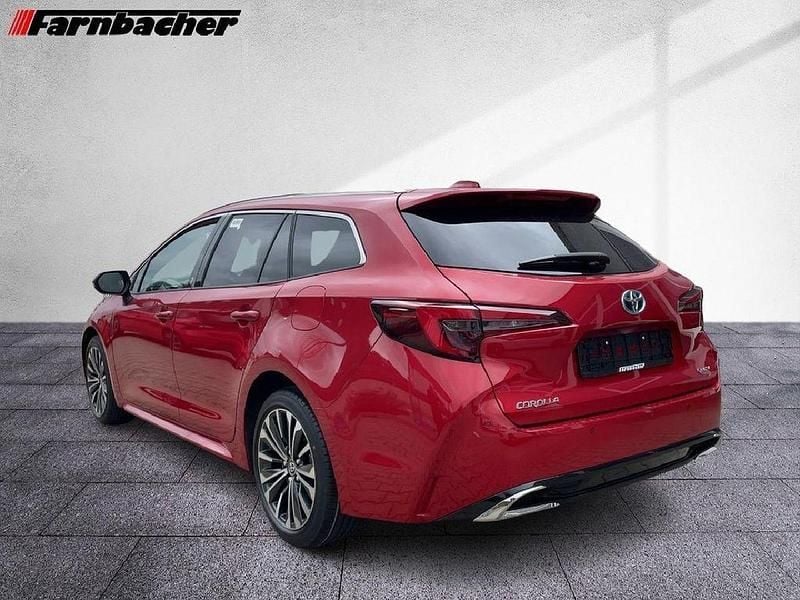 Gebraucht Toyota Corolla Team 140 PS (102 kW) 2024 Rot Kombi
