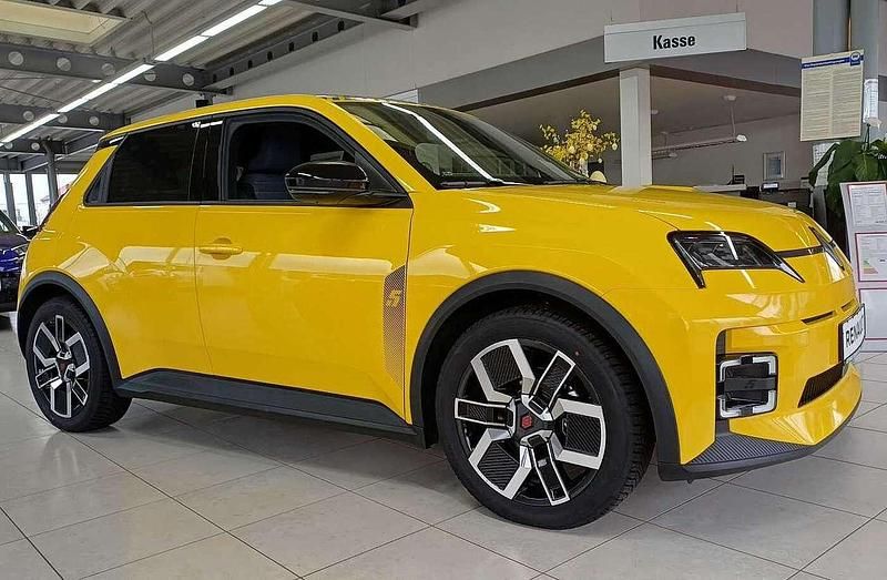 Używany Renault 5 E-Tech Techno 110 kW (150 KM) 2026 Żółty Sedan/Limuzyna