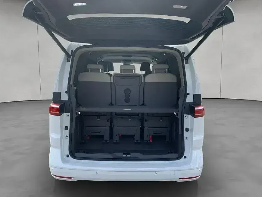 Second-hand VW Multivan Goal 150 CP (110 kW) 2026 Alb Monovolum