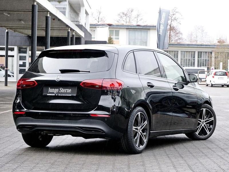 Gebraucht Mercedes B250 Progressive 224 PS (164 kW) 2025 Kosmosschwarz metallic Van / Kleinbus