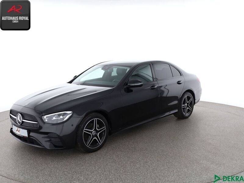 Schwarz (metallic) Gebraucht 2021 Mercedes E200 AMG Limousine | 32.480 € (Guter Preis) - Bild 1/4