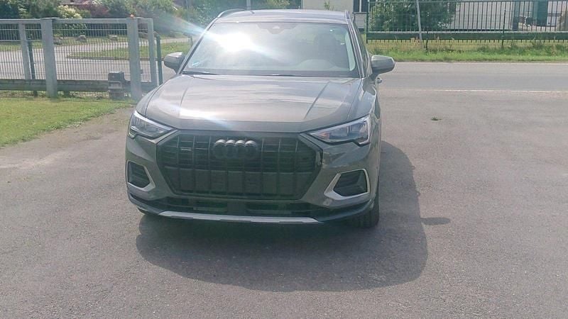 Grau Gebraucht 2024 Audi Q3 Ambiente SUV | 40.000 € (Fairer Preis) - Bild 1/4