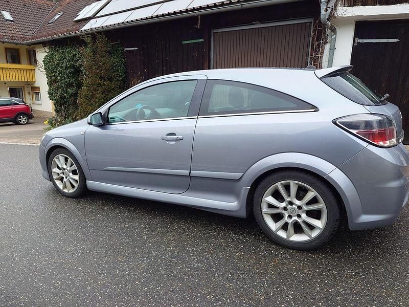 Gebraucht Opel Astra GTC OPC 241 PS (177 kW) 2008 Grau Limousine