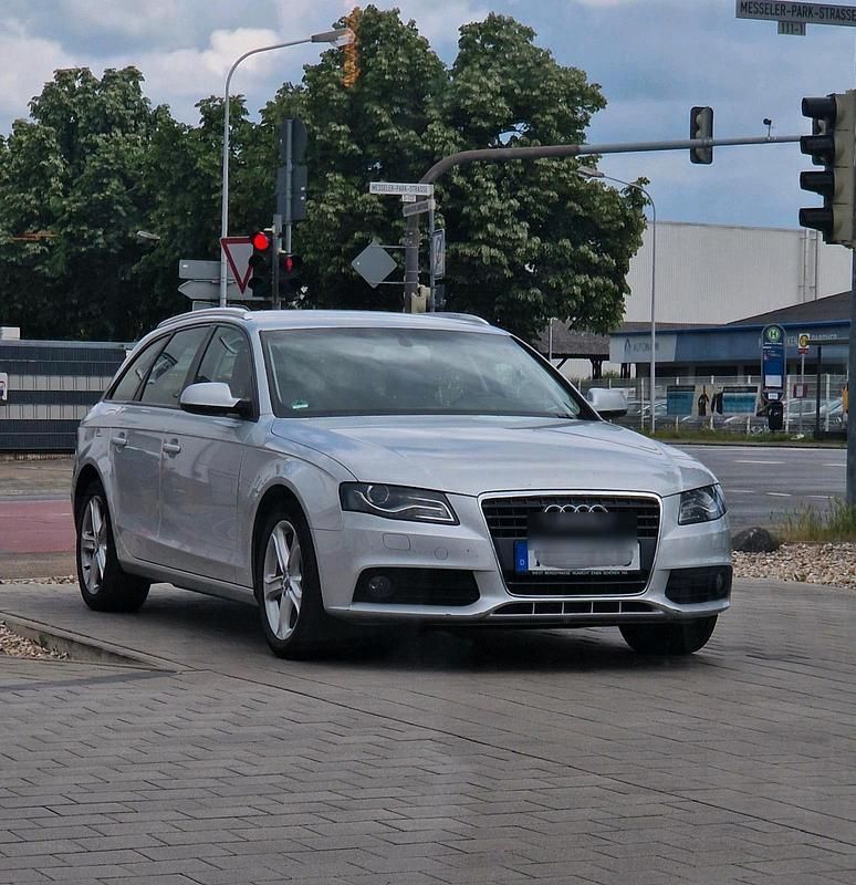 Silber Gebraucht 2011 Audi A4 Kombi | 7.900 € (Fairer Preis) - Bild 1/4
