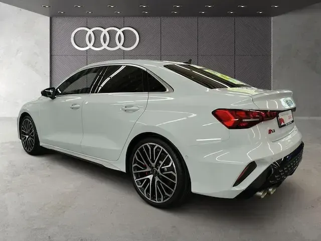 Gebraucht Audi S3 Sport 333 PS (244 kW) 2025 Gletscherweiß metallic Limousine