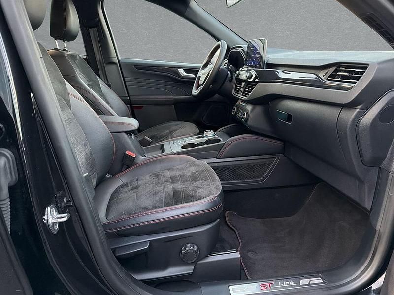 Second-hand Ford Kuga ST-Line X 224 CP (164 kW) 2022 Negru SUV
