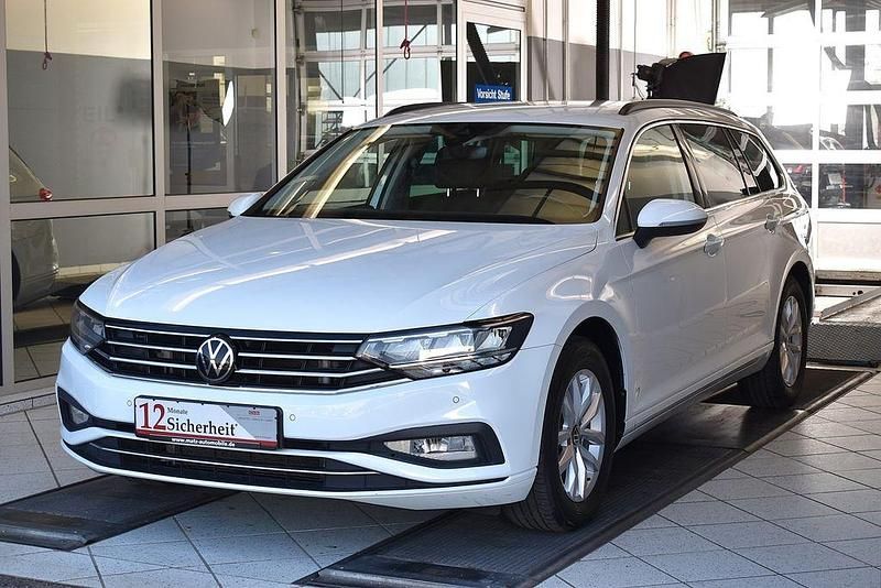 Weiß Gebraucht 2022 VW Passat Kombi | 19.450 € (Fairer Preis) - Bild 1/4