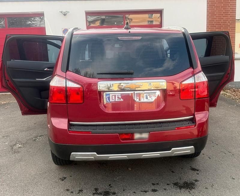 Gebraucht Chevrolet Orlando 163 PS (119 kW) 2012 Rot Van / Kleinbus