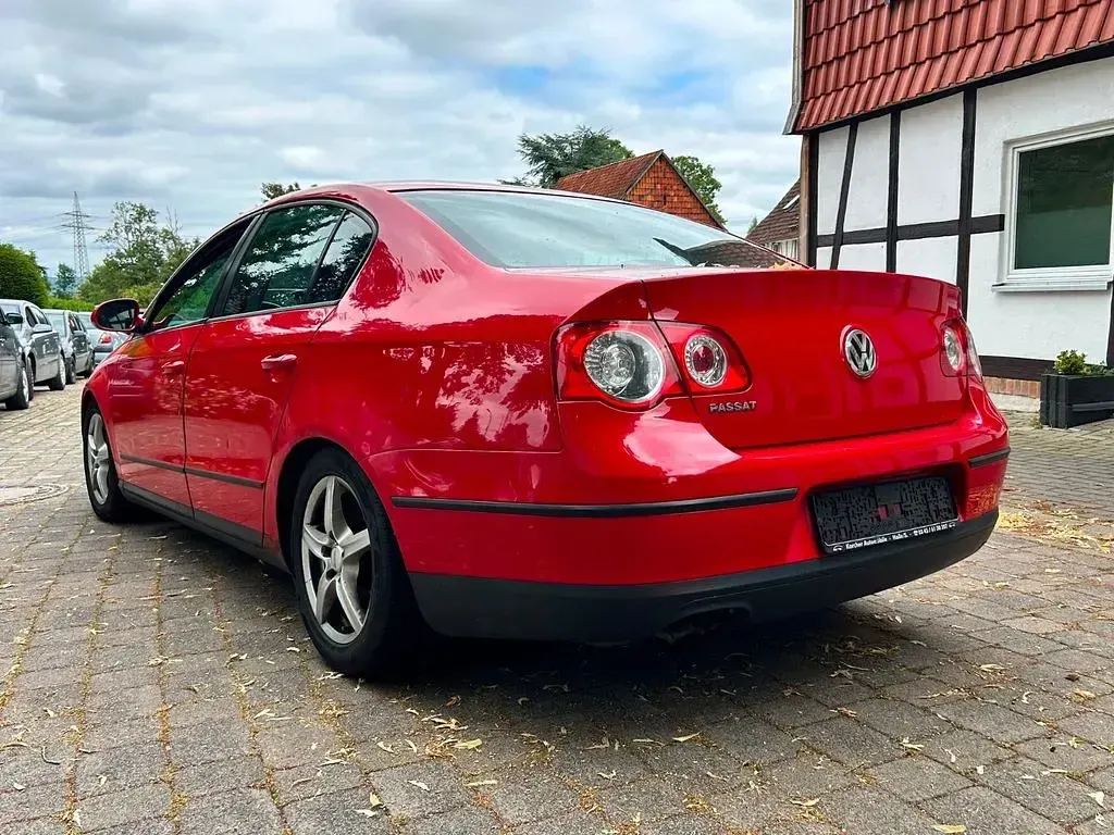 Gebraucht VW Passat Trendline 105 PS (77 kW) 2005 Rot Limousine
